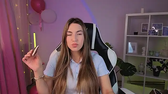 MelissaLovvv online show from August 5, 2026, 3:22 am