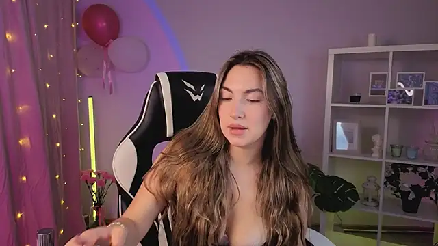 MelissaLovvv online show from August 4, 2026, 3:44 am