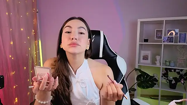 MelissaLovvv online show from June 30, 2026, 4:12 am