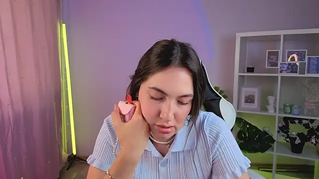 MelissaLovvv online show from July 7, 2026, 7:23 am