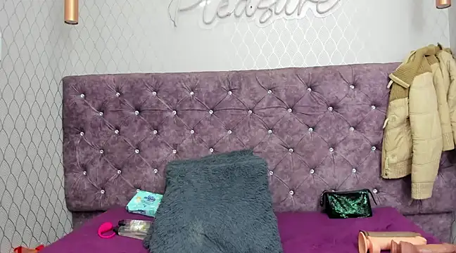 VALENTINA3x online show from March 18, 2025, 3:12 am