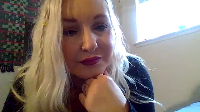 Snapshot of Marilyn_Blue chatting on January 5, 2026, 9:29 pm Marilyn Blue online show from January 5, 2026, 9:29 pm