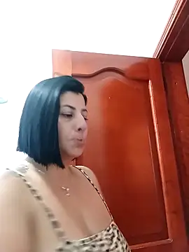 Snapshot of AngeleRoux chatting on November 4, 2025, 2:21 pm AngeleRoux online show from November 4, 2025, 2:21 pm