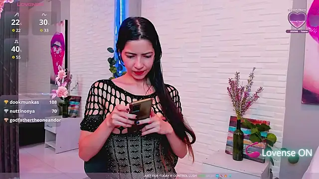 sweetieandjuicyy online show from January 30, 2025, 9:04 pm