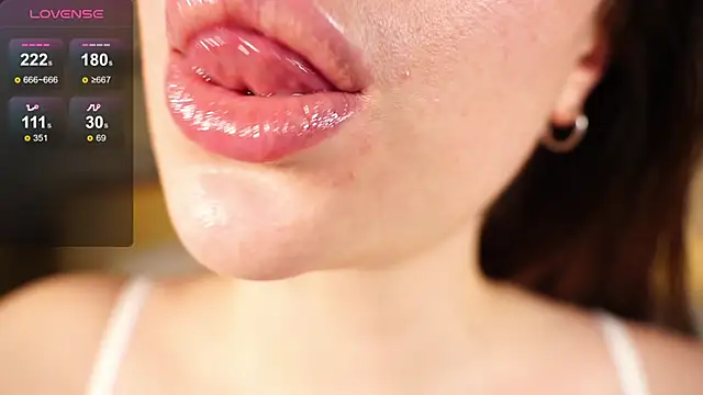 Snapshot of alma_yammy chatting on October 13, 2025, 5:03 pm alma yammy online show from October 13, 2025, 5:03 pm