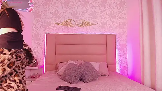 Snapshot of franchescamm chatting on March 13, 2026, 6:35 pm franchescamm online show from March 13, 2026, 6:35 pm