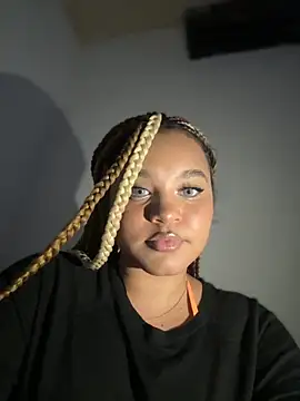 Snapshot of Lucy_wilson5 chatting on November 28, 2025, 2:45 am Lucy wilson5 online show from November 28, 2025, 2:45 am