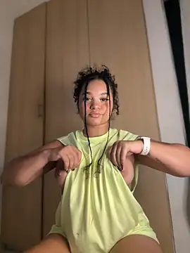 Snapshot of Lucy_wilson5 chatting on November 15, 2025, 3:32 am Lucy wilson5 online show from November 15, 2025, 3:32 am