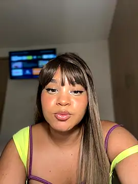 Snapshot of Lucy_wilson5 chatting on October 28, 2025, 1:17 am Lucy wilson5 online show from October 28, 2025, 1:17 am