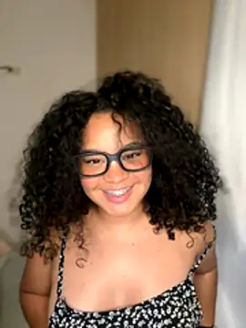 Snapshot of Lucy_wilson5 chatting on November 10, 2025, 3:22 am Lucy wilson5 online show from November 10, 2025, 3:22 am