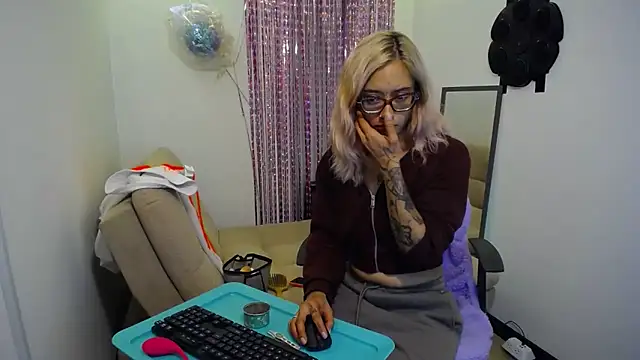 Snapshot of 911Calling chatting on March 1, 2025, 1:22 am 911Calling online show from March 1, 2025, 1:22 am