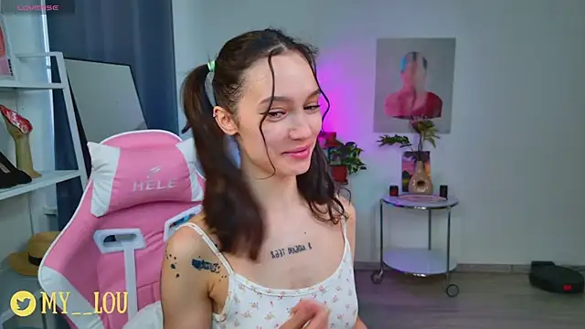Snapshot of MyLou_ chatting on April 7, 2026, 3:03 pm MyLou online show from April 7, 2026, 3:03 pm