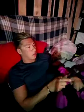 Lovely milk online show from November 6, 2025, 8:35 pm