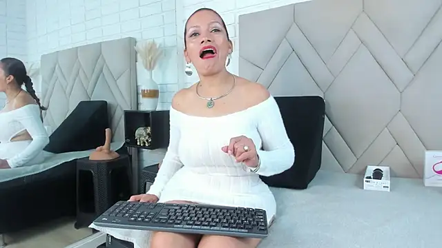 Snapshot of Kasandra_Gomez chatting on October 14, 2025, 12:50 pm Kasandra Gomez online show from October 14, 2025, 12:50 pm