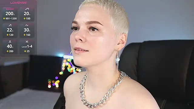 Snapshot of LikaBerry1 chatting on February 12, 2025, 8:29 pm LikaBerry1 online show from February 12, 2025, 8:29 pm