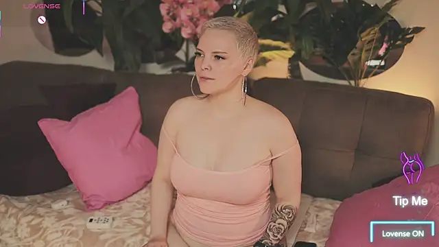 LikaBerry1 online show from October 17, 2025, 2:59 am