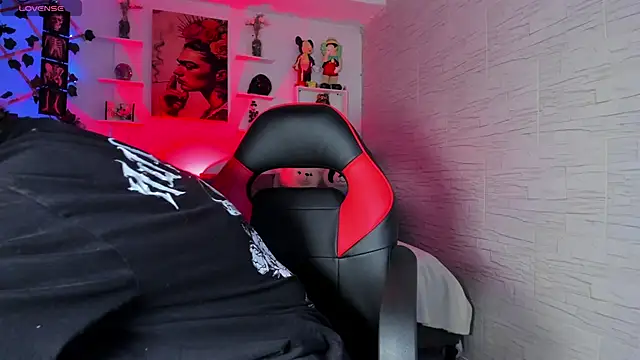 ZuryRamirez  online show from November 1, 2025, 8:25 pm