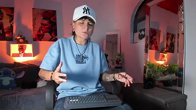 ZuryRamirez  online show from November 27, 2025, 8:31 pm