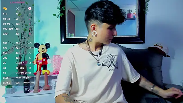 ZuryRamirez  online show from January 12, 2025, 7:53 pm