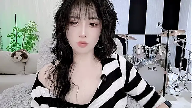 Snapshot of Vaness-a chatting on October 18, 2025, 11:18 pm Vaness-a online show from October 18, 2025, 11:18 pm