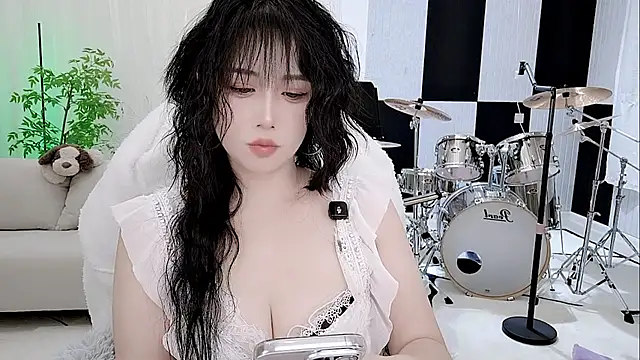 Snapshot of Vaness-a chatting on October 16, 2025, 8:06 pm Vaness-a online show from October 16, 2025, 8:06 pm