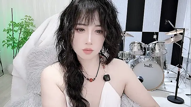 Snapshot of Vaness-a chatting on October 13, 2025, 3:24 pm Vaness-a online show from October 13, 2025, 3:24 pm