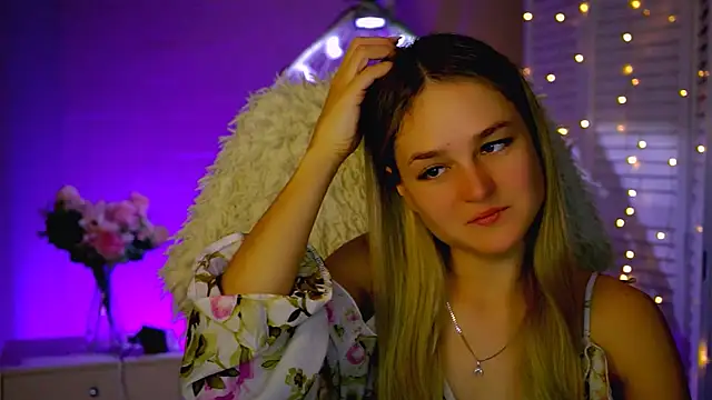 Snapshot of DeboraLarson chatting on December 2, 2025, 4:03 am DeboraLarson online show from December 2, 2025, 4:03 am