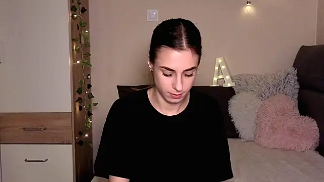 Snapshot of Hidden_Gem_ chatting on December 15, 2025, 8:14 pm Hidden Gem online show from December 15, 2025, 8:14 pm