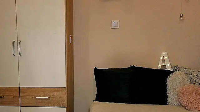 Snapshot of Hidden_Gem_ chatting on December 14, 2025, 6:35 pm Hidden Gem online show from December 14, 2025, 6:35 pm