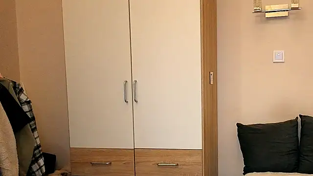 Snapshot of Hidden_Gem_ chatting on November 7, 2025, 6:23 pm Hidden Gem online show from November 7, 2025, 6:23 pm