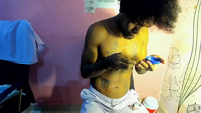 bigblackhotx1 online show from May 1, 2026, 12:04 am