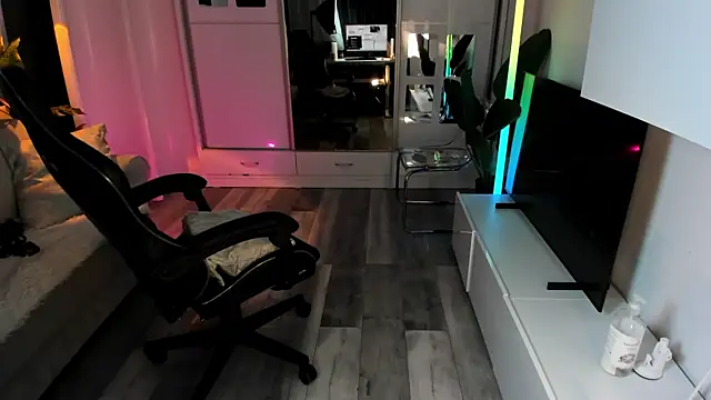 Snapshot of Ivy_belle chatting on November 19, 2025, 5:40 am Ivy belle online show from November 19, 2025, 5:40 am