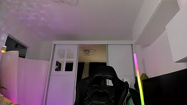 Snapshot of Ivy_belle chatting on November 29, 2025, 6:13 am Ivy belle online show from November 29, 2025, 6:13 am