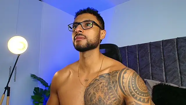 LiamGarcia1 online show from October 17, 2025, 1:02 pm