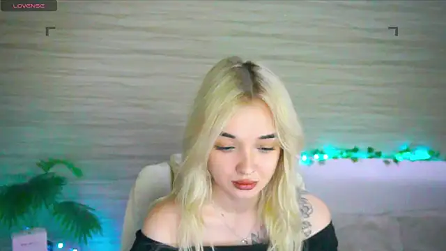 Snapshot of Ashley_S chatting on October 25, 2025, 10:32 pm Ashley S online show from October 25, 2025, 10:32 pm