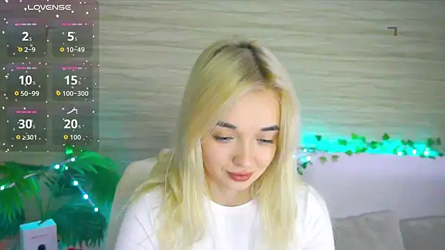 Snapshot of Ashley_S chatting on October 20, 2025, 10:21 pm Ashley S online show from October 20, 2025, 10:21 pm