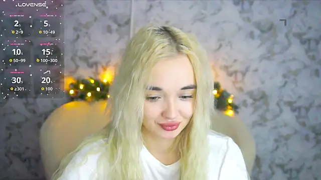 Snapshot of Ashley_S chatting on December 14, 2025, 11:10 pm Ashley S online show from December 14, 2025, 11:10 pm