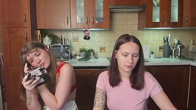HotCaramellsTV online show from May 7, 2026, 11:24 am