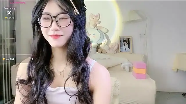 Snapshot of Luminous163 chatting on October 12, 2025, 9:43 am Luminous163 online show from October 12, 2025, 9:43 am