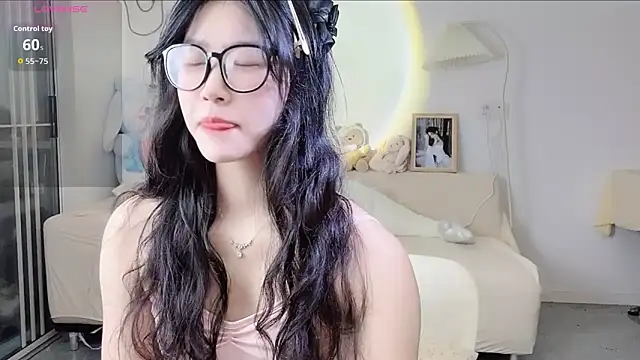 Snapshot of Luminous163 chatting on October 10, 2025, 9:54 am Luminous163 online show from October 10, 2025, 9:54 am