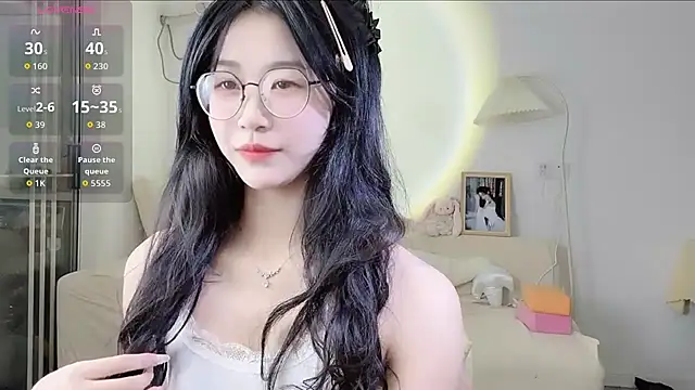 Snapshot of Luminous163 chatting on October 19, 2025, 9:01 am Luminous163 online show from October 19, 2025, 9:01 am