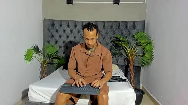 Snapshot of Salomon_koude chatting on July 12, 2026, 8:09 pm Salomon koude online show from July 12, 2026, 8:09 pm