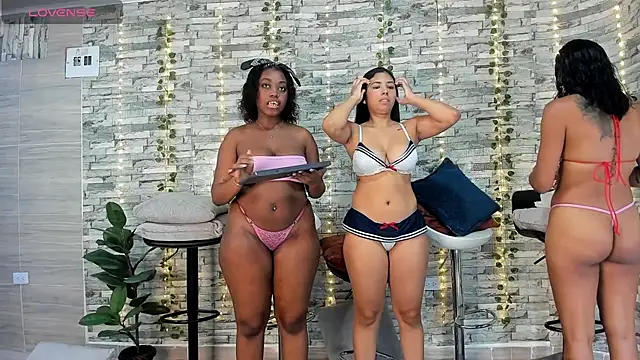 Snapshot of Candyscouples chatting on October 28, 2025, 6:07 pm Candyscouples online show from October 28, 2025, 6:07 pm