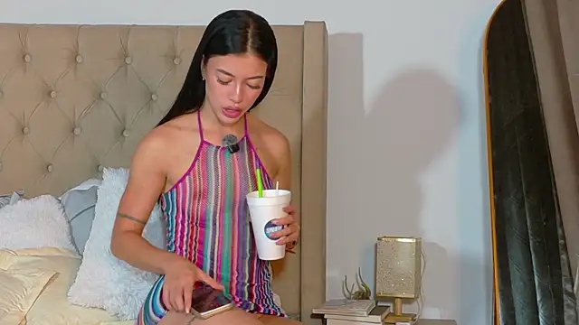 Snapshot of GeorginaHills chatting on March 29, 2026, 12:56 am GeorginaHills online show from March 29, 2026, 12:56 am