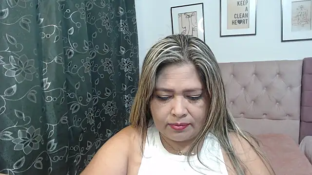 Snapshot of CANDYSWEET51 chatting on November 4, 2025, 11:14 am CANDYSWEET51 online show from November 4, 2025, 11:14 am