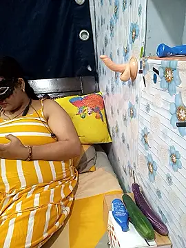 Snapshot of tina8th chatting on January 18, 2026, 4:32 pm tina8th online show from January 18, 2026, 4:32 pm