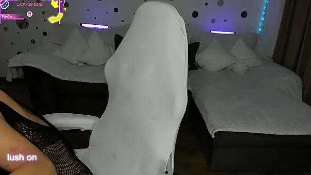 Just Mira  online show from October 27, 2025, 5:19 am