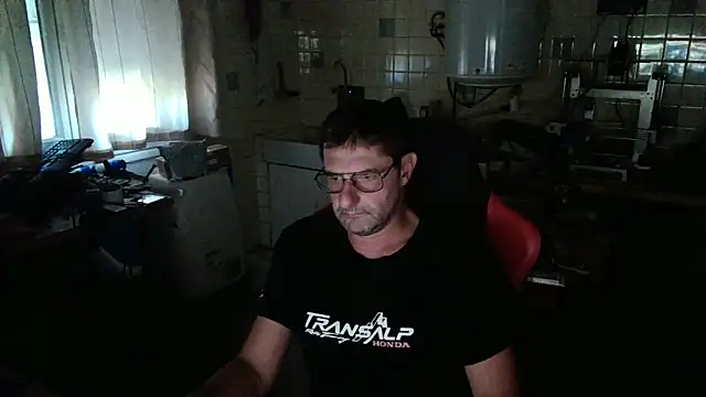 snork80 online show from September 18, 2025, 4:32 pm