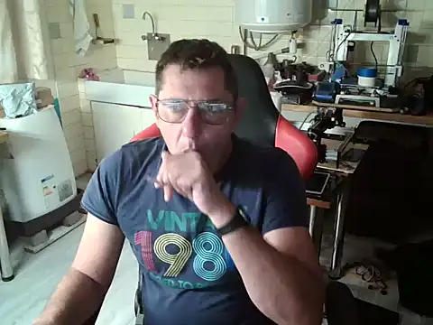 Snapshot of snork80 chatting on October 21, 2025, 8:25 am snork80 online show from October 21, 2025, 8:25 am