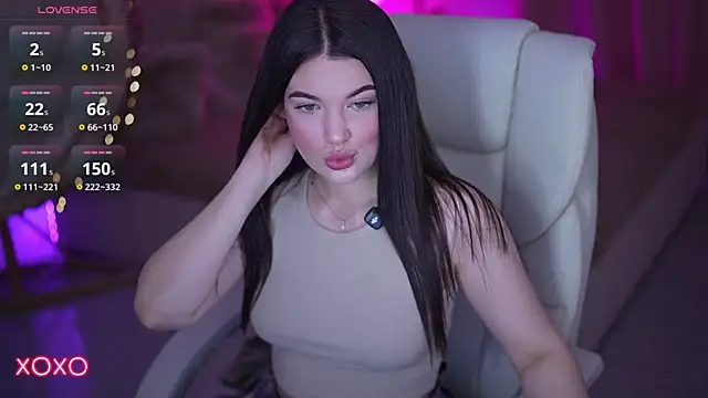 YourLolaBunny online show from April 23, 2026, 6:53 pm